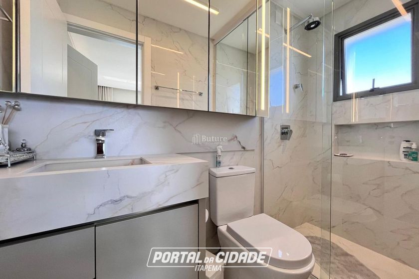 Apartamento &agrave; venda - 166m&sup2; - Meia Praia