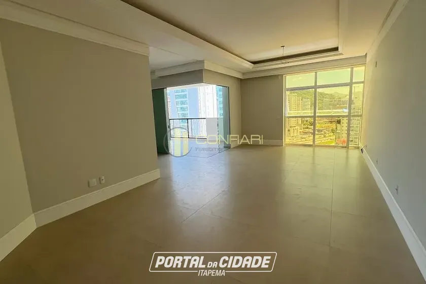 Apartamento &agrave; venda - 185m&sup2; - Meia Praia