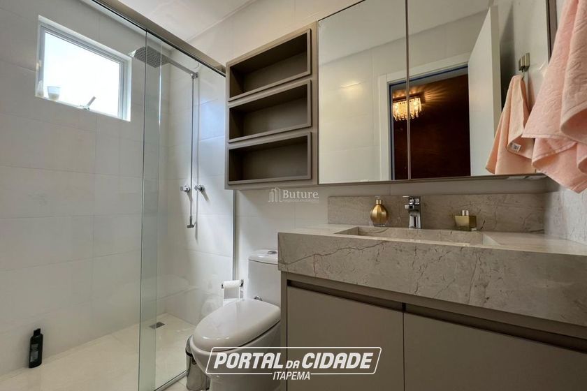 Apartamento &agrave; venda - 130m&sup2; - Meia Praia
