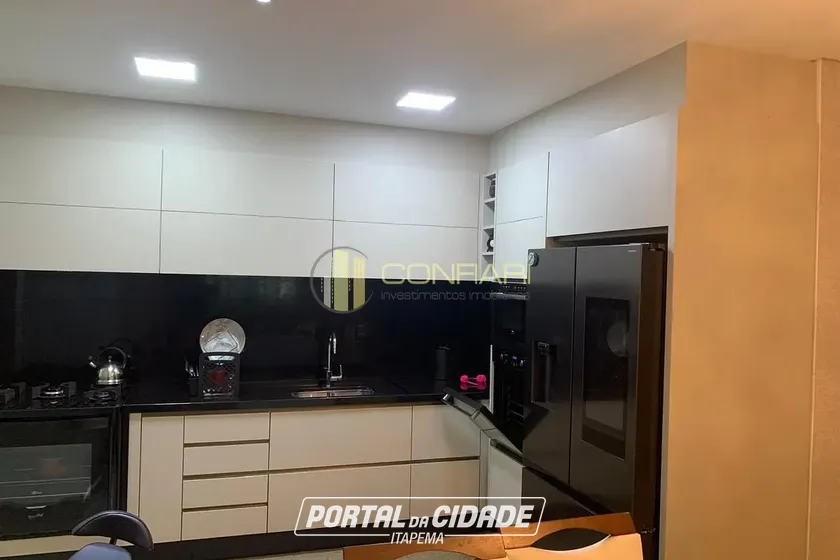 Apartamento &agrave; venda - 140m&sup2; - Meia Praia