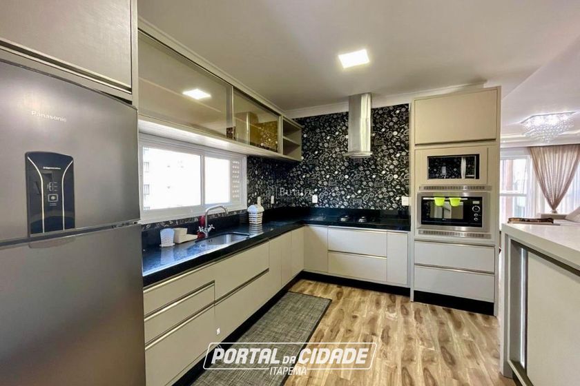 Apartamento &agrave; venda - 170m&sup2; - Meia Praia