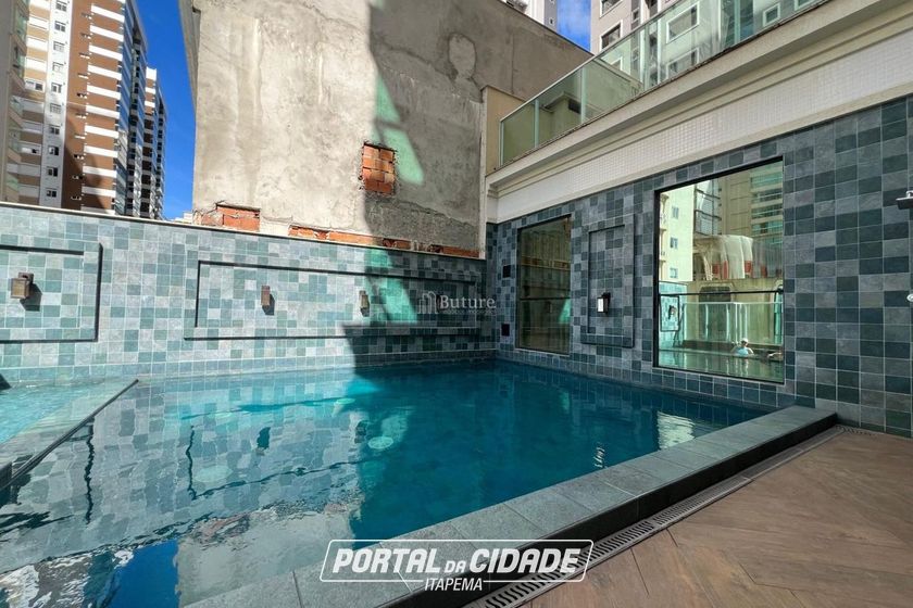 Apartamento &agrave; venda - 107m&sup2; - Meia Praia