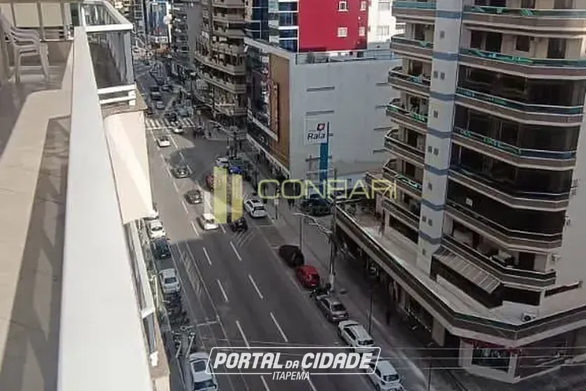 Apartamento &agrave; venda - 135m&sup2; - Meia praia