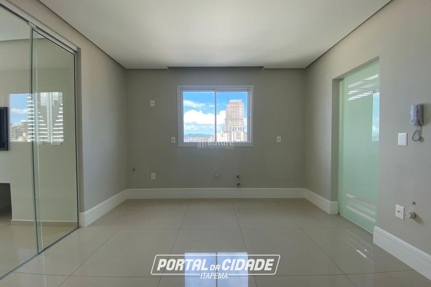 Apartamento &agrave; venda - 129m&sup2; - Meia Praia