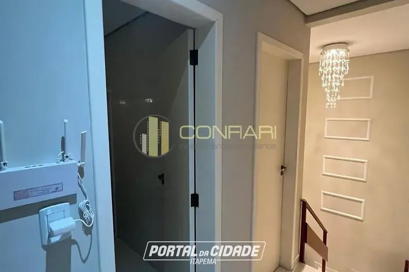 Sobrado &agrave; venda - 110m&sup2; - Meia Praia