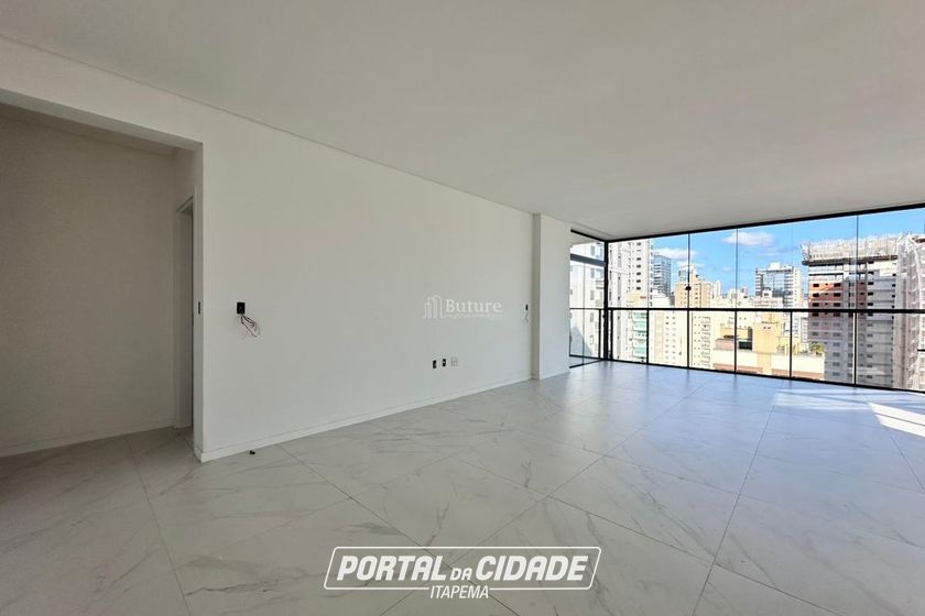 Apartamento &agrave; venda - 138m&sup2; - Meia Praia