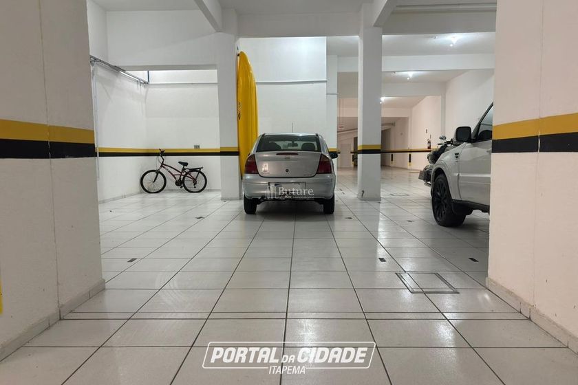 Apartamento &agrave; venda - 130m&sup2; - Meia Praia