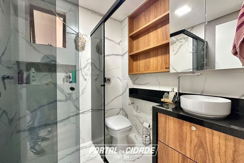 Apartamento &agrave; venda - 85m&sup2; - Meia Praia