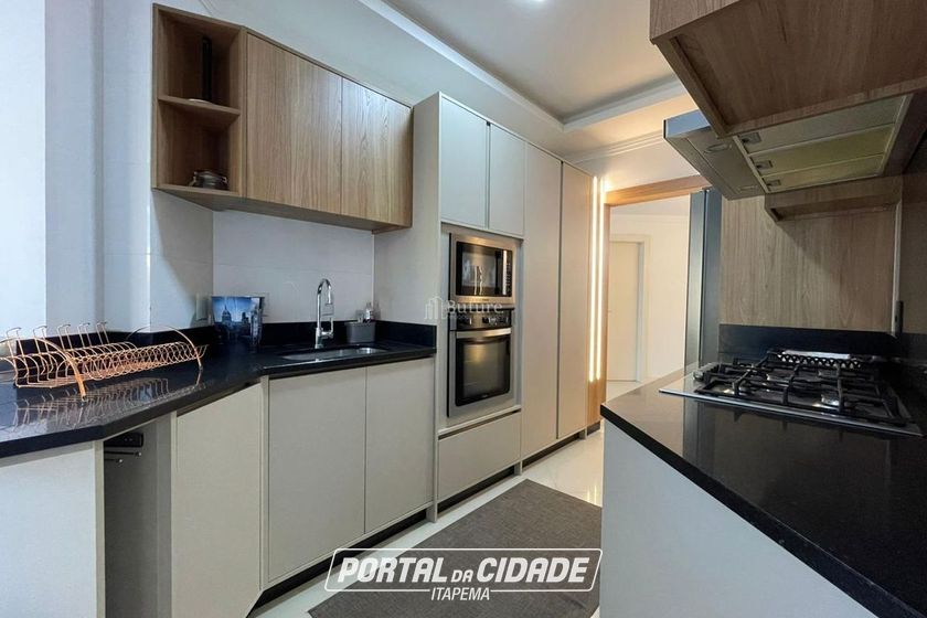 Apartamento &agrave; venda - 225m&sup2; - Meia Praia