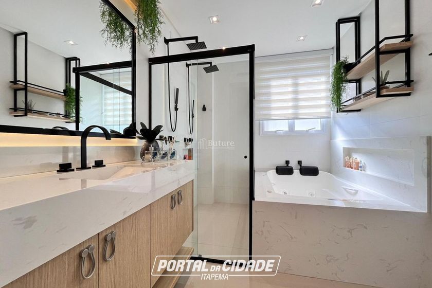 Apartamento &agrave; venda - 150m&sup2; - Meia Praia