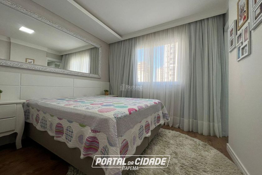 Apartamento &agrave; venda - 126m&sup2; - Meia Praia