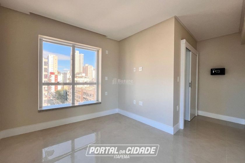 Apartamento &agrave; venda - 156m&sup2; - Meia Praia