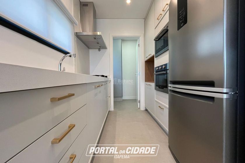 Apartamento &agrave; venda - 137m&sup2; - Meia Praia