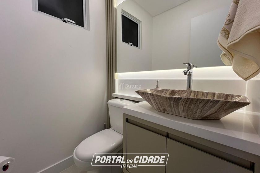 Apartamento &agrave; venda - 130m&sup2; - Meia Praia