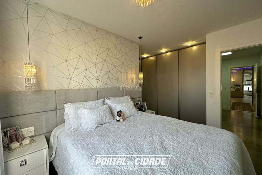 Apartamento &agrave; venda - 140m&sup2; - Meia Praia