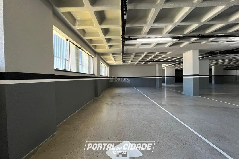 Apartamento &agrave; venda - 132m&sup2; - Meia Praia
