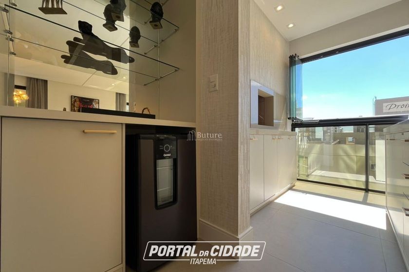 Apartamento &agrave; venda - 137m&sup2; - Meia Praia