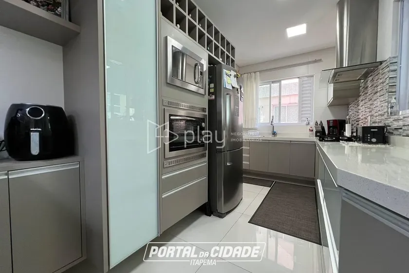 Apartamento &agrave; venda - 133m&sup2; - Meia Praia