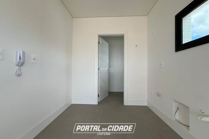 Apartamento &agrave; venda - 137m&sup2; - Meia Praia