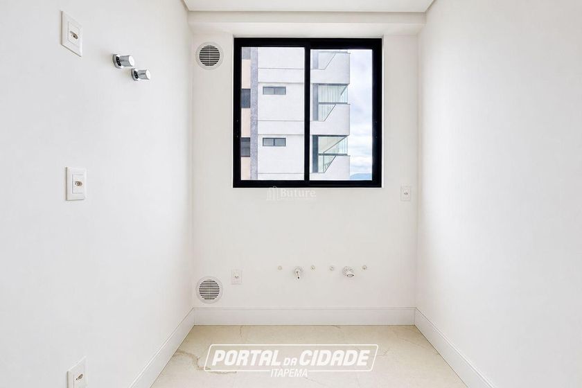 Apartamento &agrave; venda - 127m&sup2; - Meia Praia