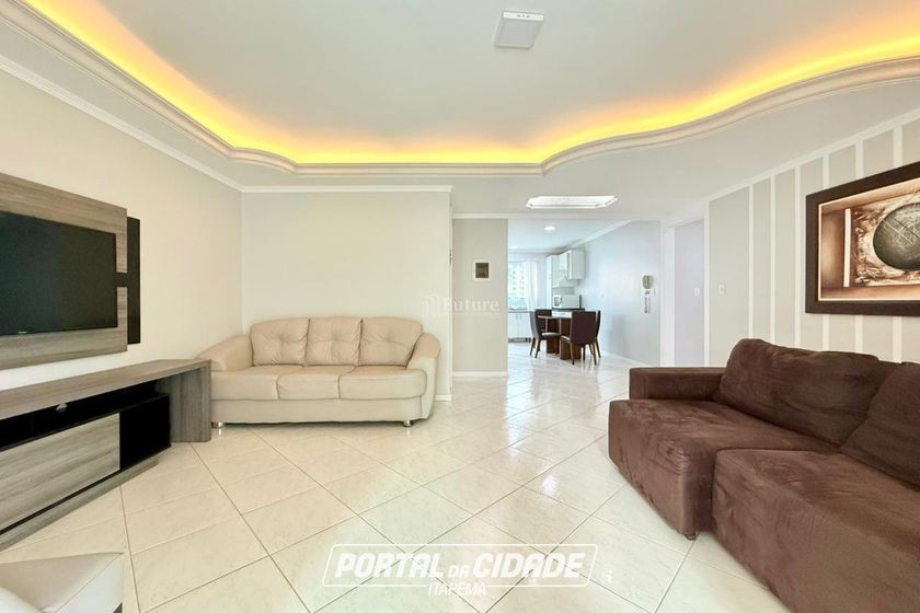 Apartamento &agrave; venda - 107m&sup2; - Meia Praia