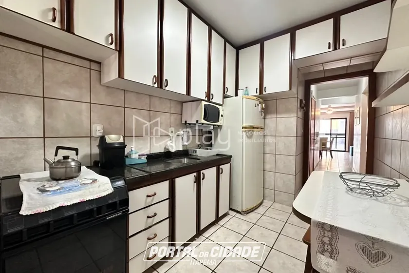 Apartamento &agrave; venda - 120m&sup2; - Meia Praia