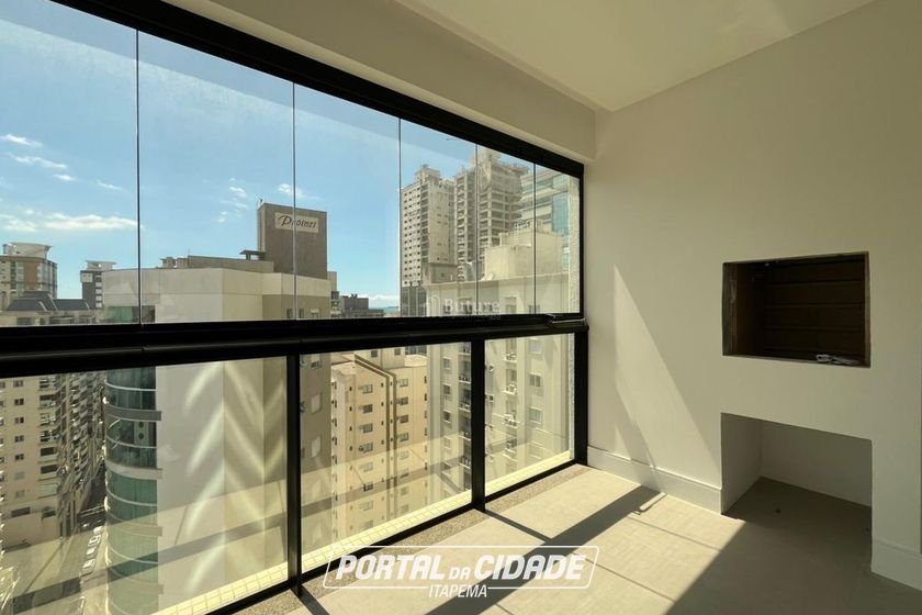 Apartamento &agrave; venda - 137m&sup2; - Meia Praia