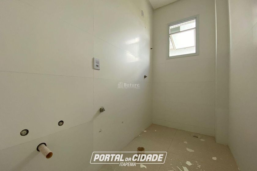 Apartamento &agrave; venda - 140m&sup2; - Meia Praia
