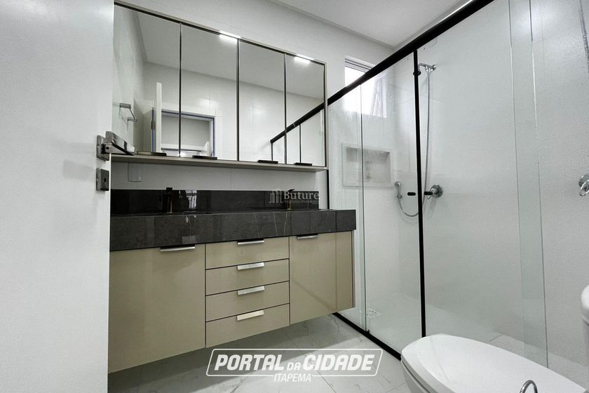 Apartamento &agrave; venda - 161m&sup2; - Meia Praia