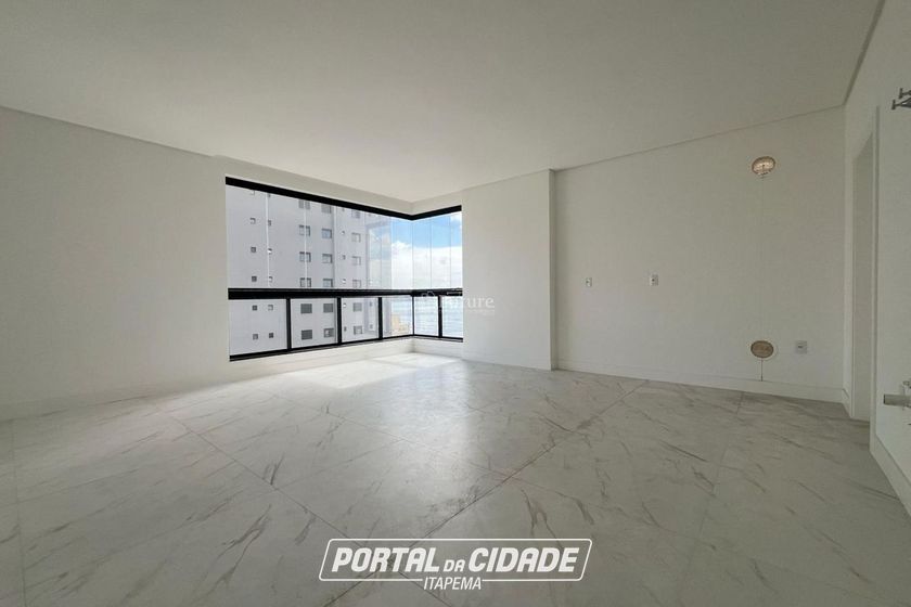 Apartamento &agrave; venda - 129m&sup2; - Meia Praia