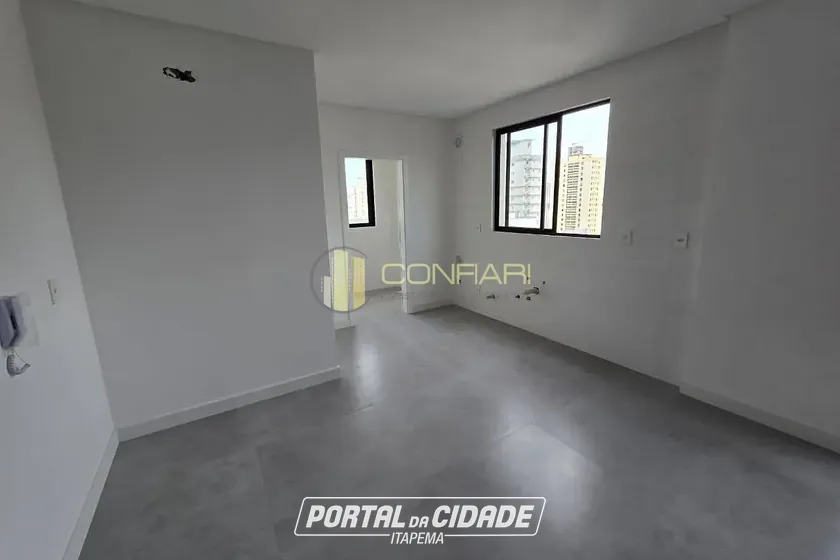 Apartamento &agrave; venda - 105m&sup2; - Meia Praia