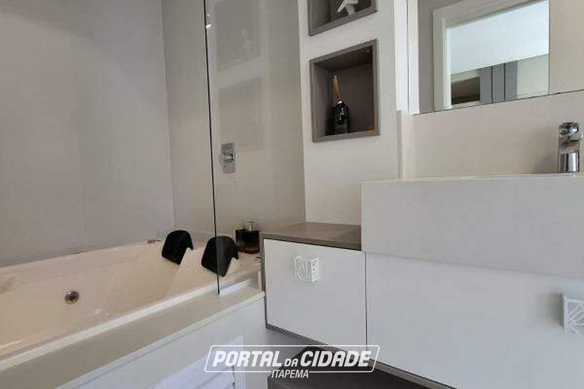 Apartamento para alugar - 142m&sup2; - Meia Praia