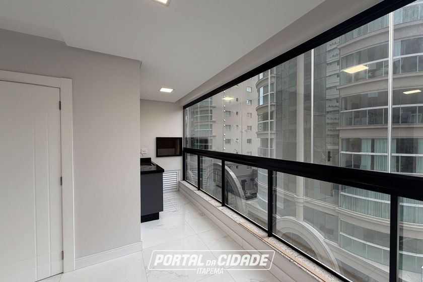 Apartamento &agrave; venda - 102m&sup2; - Meia Praia