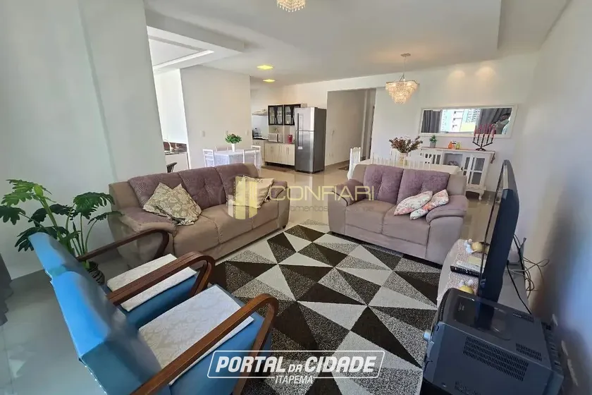 Apartamento &agrave; venda - 130m&sup2; - Meia Praia