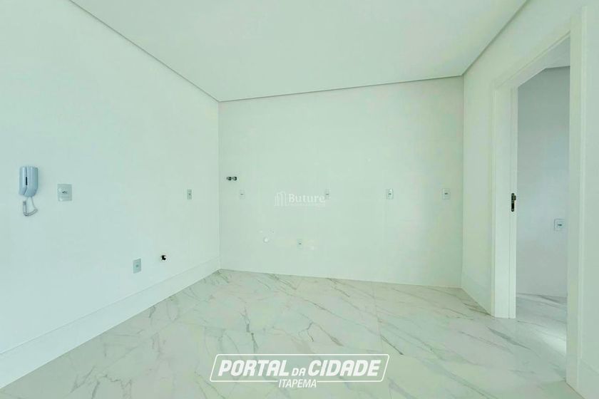 Apartamento &agrave; venda - 180m&sup2; - Meia Praia