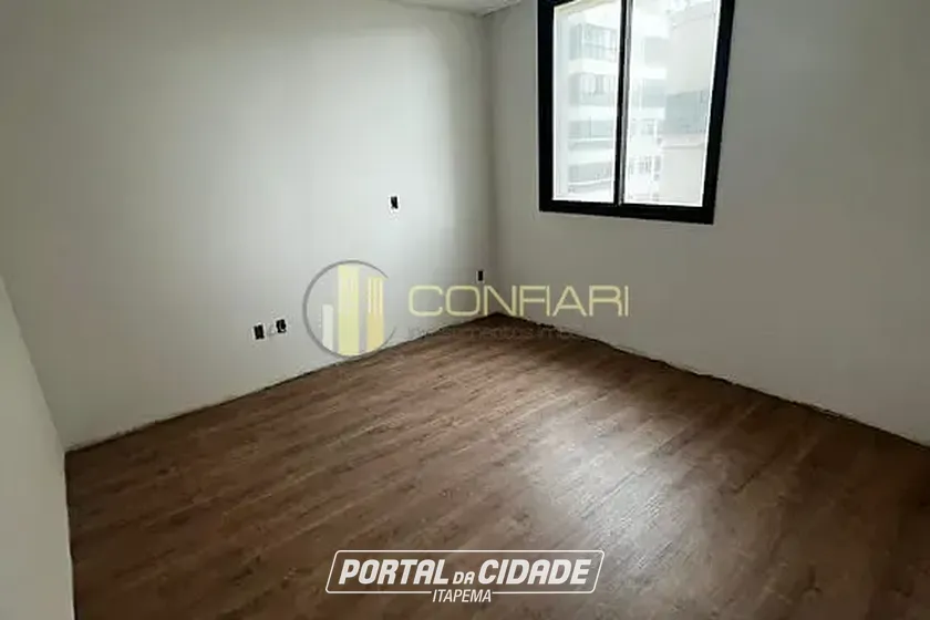 Apartamento &agrave; venda - 131m&sup2; - Meia Praia