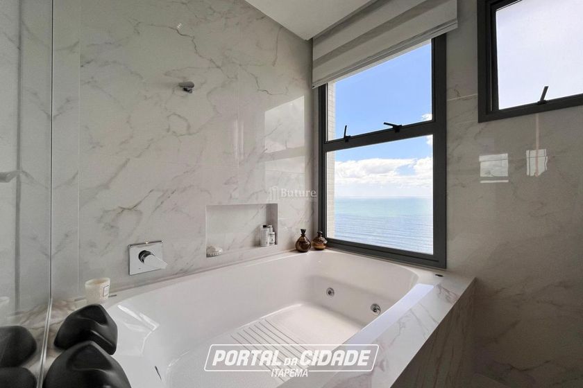 Apartamento &agrave; venda - 166m&sup2; - Meia Praia