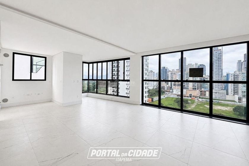 Apartamento &agrave; venda - 127m&sup2; - Meia Praia