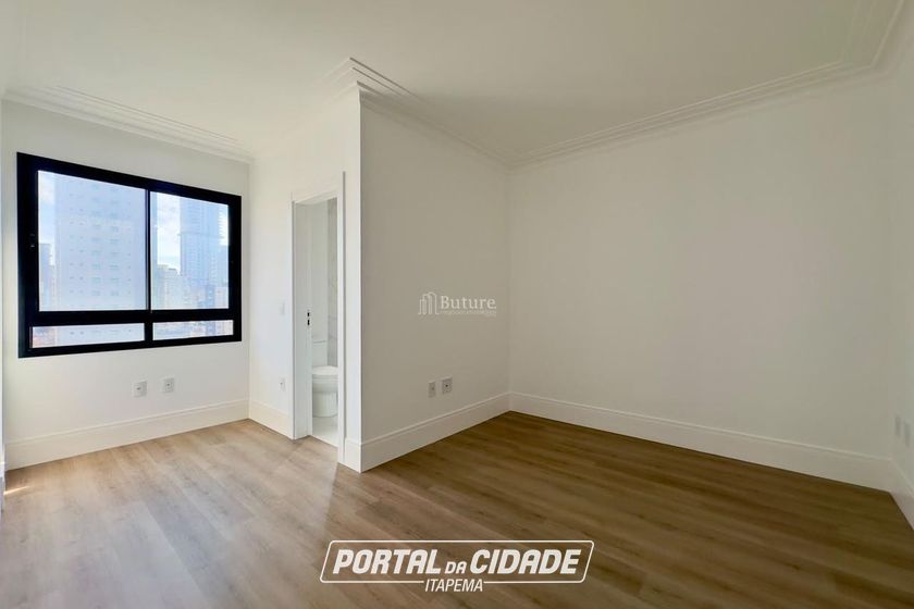 Apartamento &agrave; venda - 180m&sup2; - Meia Praia