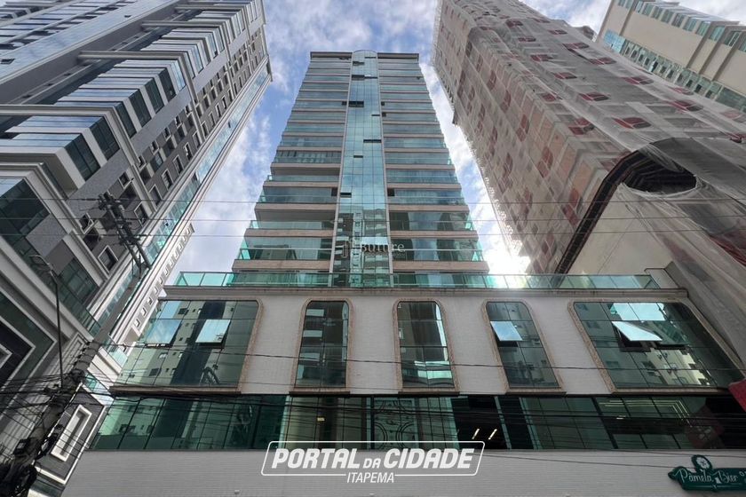 Apartamento &agrave; venda - 141m&sup2; - Meia Praia