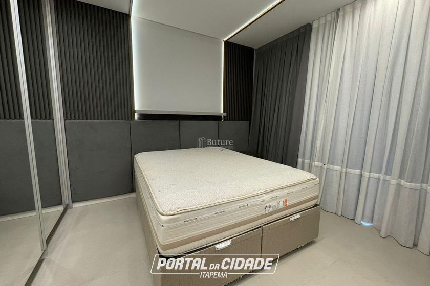 Apartamento &agrave; venda - 135m&sup2; - Meia Praia