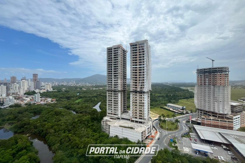 Apartamento &agrave; venda - 85m&sup2; - Meia Praia