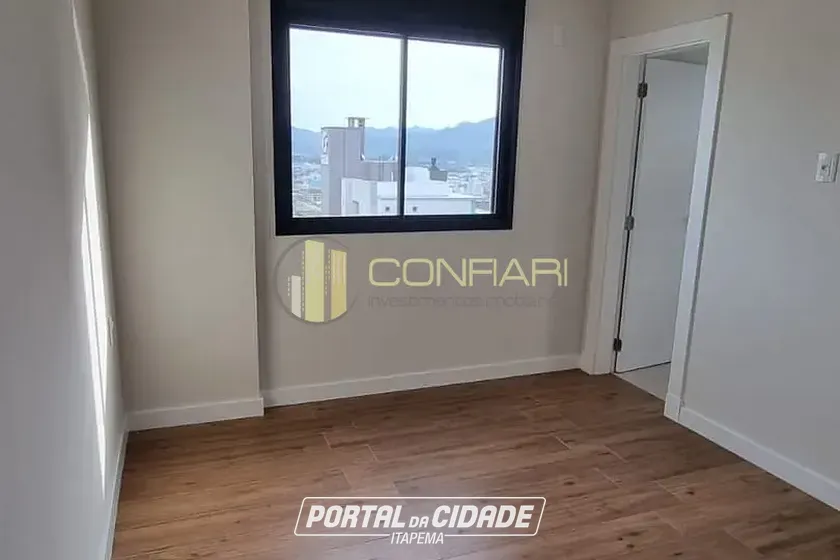 Apartamento &agrave; venda - 127m&sup2; - Meia Praia