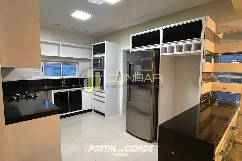 Apartamento &agrave; venda - 170m&sup2; - Meia Praia