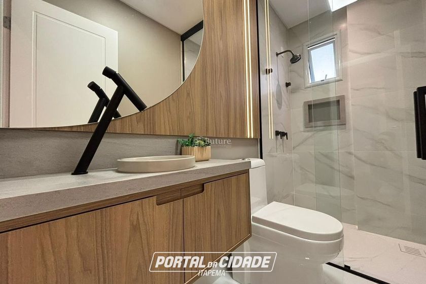 Apartamento &agrave; venda - 140m&sup2; - Meia Praia