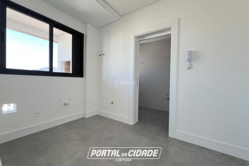 Apartamento &agrave; venda - 123m&sup2; - Meia Praia