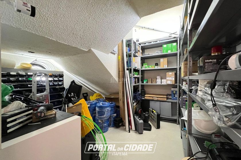 Sala Comercial &agrave; venda - 100m&sup2; - Meia Praia