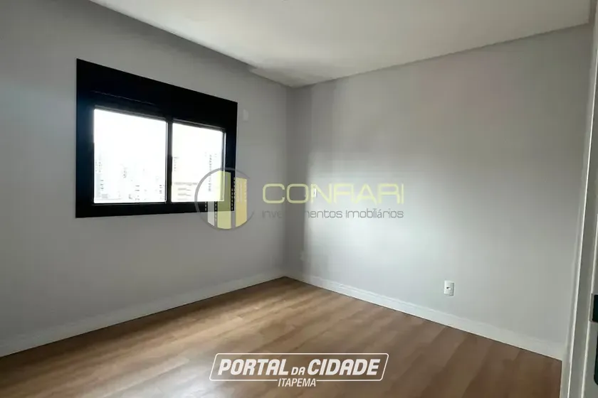 Apartamento para alugar - 118m&sup2; - meia praia
