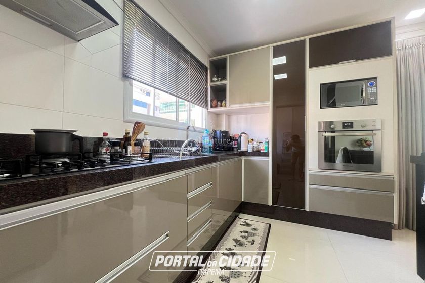 Apartamento &agrave; venda - 171m&sup2; - Meia Praia