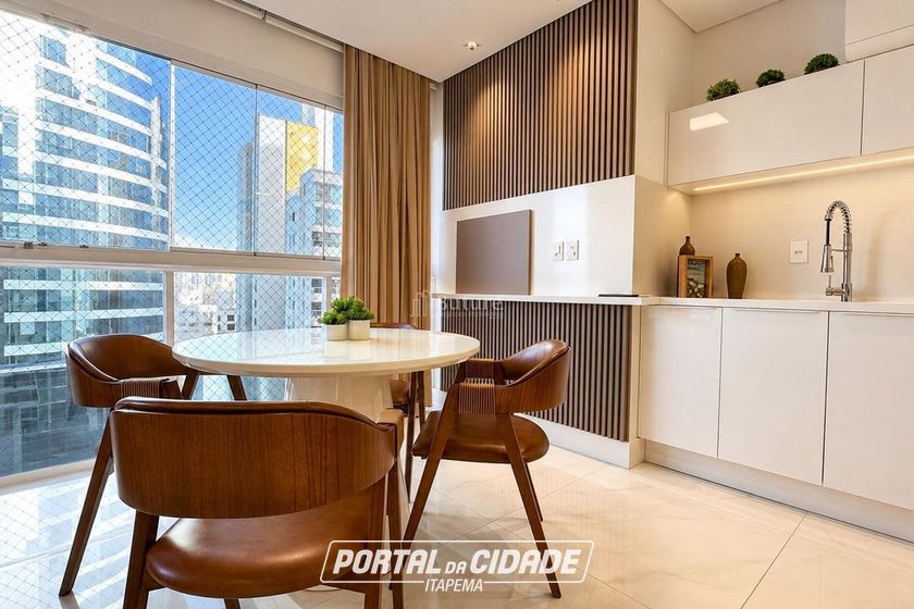 Apartamento &agrave; venda - 195m&sup2; - Meia Praia